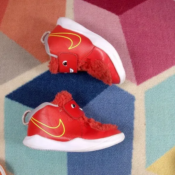 Nike Team Hustle D9 Lil Fast N Furry Chile Red Kids Shoes CT4066-600 Size 10C - Picture 5 of 6